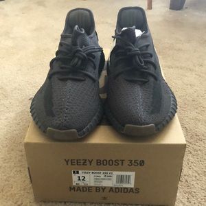 Adidas Yeezy Boost 350 v2 size 12
